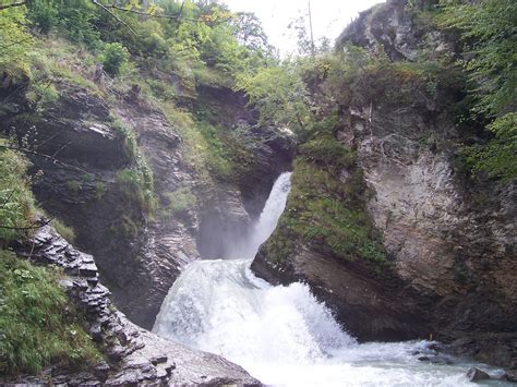 The Falls of Reichenbach - Ett mästerverk av dramatisk skönhet och atmosfärisk dynamik!